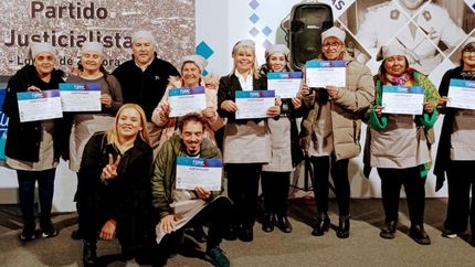 La entrega de diplomas fue un éxito.