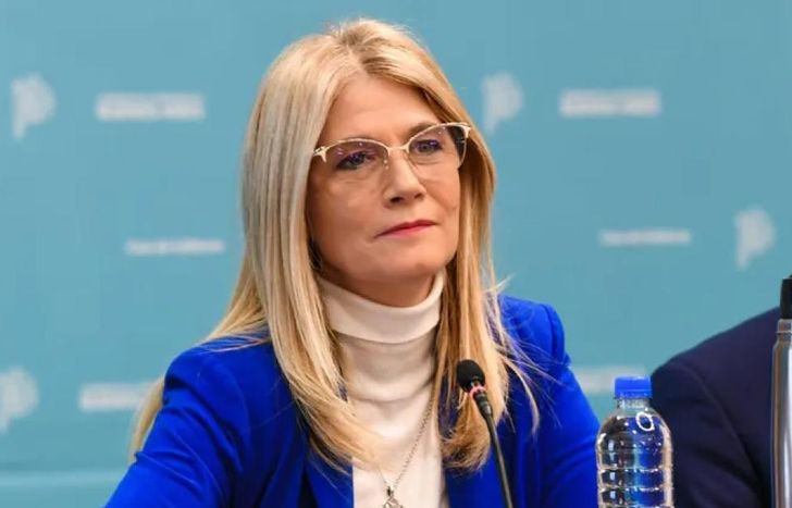 Verónica Magario apunto contra Javier Milei.