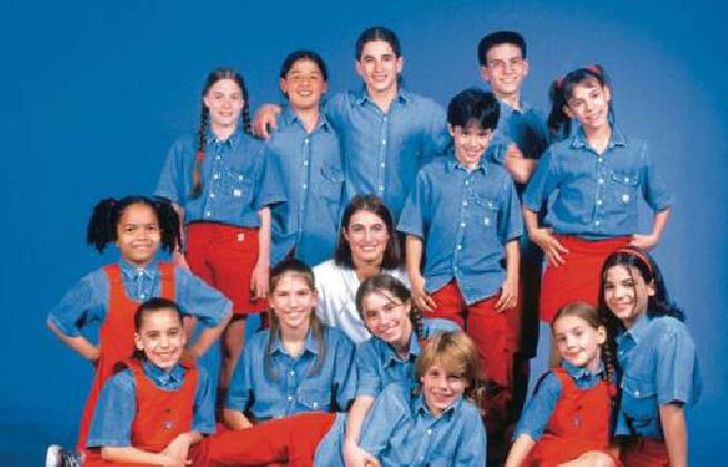 DEBUTÓ EN PANTALLA EN AGOSTO DE 1995.