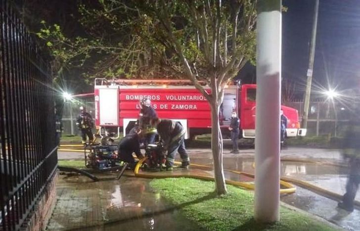 Asistieron siete dotaciones y 20 bomberos.