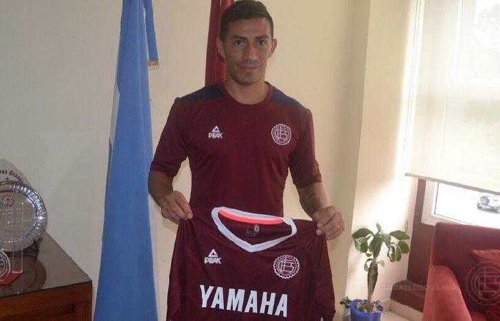 El Bebe Acosta firmó por tres temporadas y e la segunda cara nueva de Lanús.