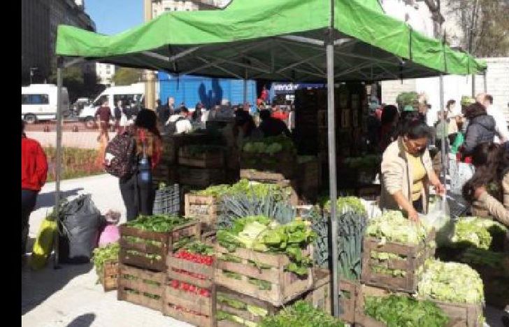 El Feriazo comenzó a las 10 y se extenderá hasta las 16 si les quedan productos.