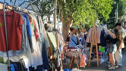 Hay lugar para ser parte con un stand en el centro de Lomas y para los que quieran ir a comprar a precios económicos. Hay lugar para ser parte con un stand en el centro de Lomas y para los que quieran ir a comprar a precios económicos.