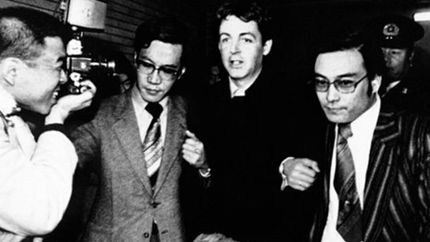 Paul McCartney, preso en Japón.
