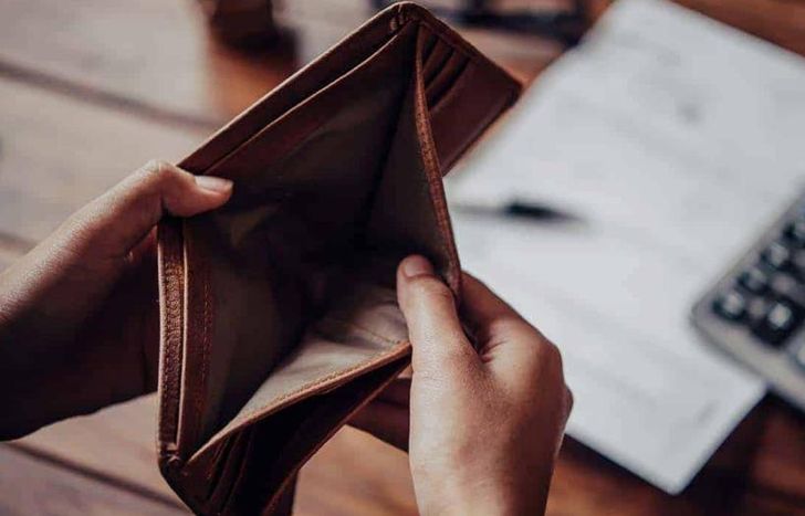 Un 11% de los hogares en deuda enfrentan embargos de sueldos o bloqueos de cuentas.