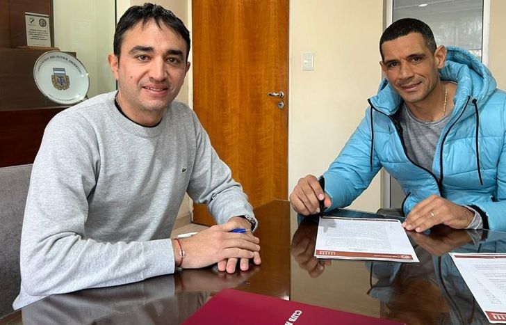 Sand firma junto a Chebel.