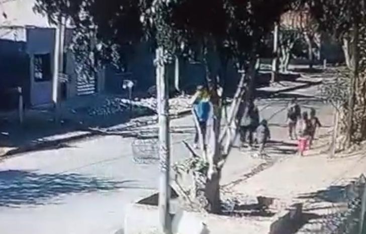 La denunciante se siente acosada por el acusado, que pasó en frente de su casa.