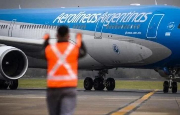 El Gobierno reglamentó la esencialidad de los vuelos.