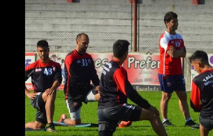 El equipo de Gustavo Noto jugó un amistoso y entrenó pensando en Sacachispas.