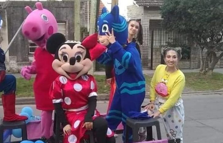 La caravana sale todos los años de Llavallol para los barrios.