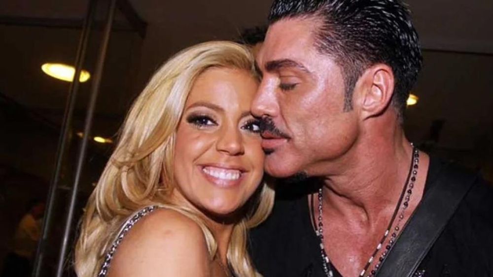 La polémica foto e Virginia Gallardo y Ricardo Fort.