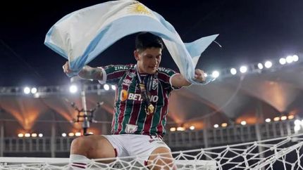 Cano, con la bandera de Argentina en la celebración de la Copa Libertadores. Cano, con la bandera de Argentina en la celebración de la Copa Libertadores.