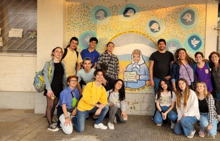 El elenco fue recibido por la Mesa de Trabajo del Espacio para la Memoria.