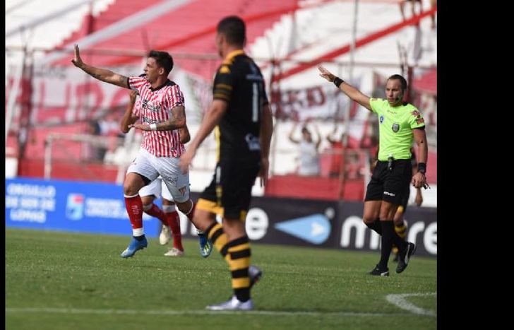 Lenci festeja el 1-0.