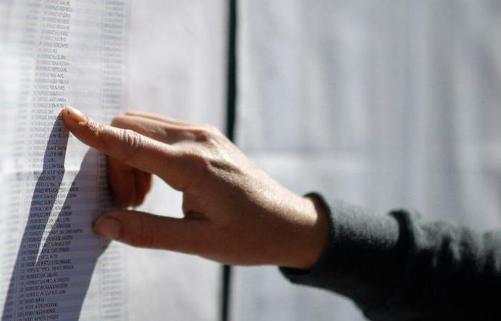 Consultalo en  http://padron.gob.ar, en www.electoral.gob.ar o en la línea 0800-9997237.