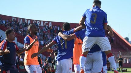 Los Andes, por encima de todos. Los Andes, por encima de todos.
