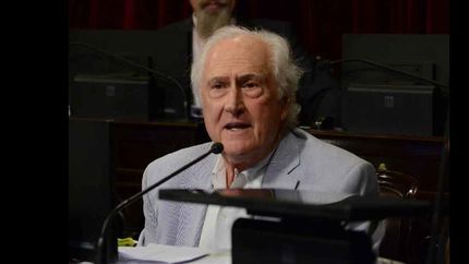 Sacó las rutas internas, la puso en competencia con las empresas low cost y sacó las rutas internacionales rentables, argumentó Solanas.