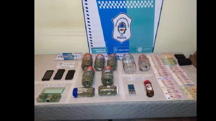 en el domicilio hallaron seis kilos de flores de cannabis.