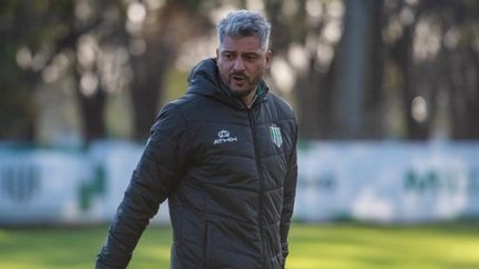 Gustavo Munúa espera por nuevas incorporaciones en Banfield.