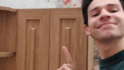 Todo lo que encuentra en la calle, Kevin lo lleva a su casa y lo reutiliza.