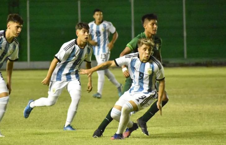Benjamín Acosta (9), jugador de Lanús.