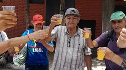 Un brindis por un mejor año.