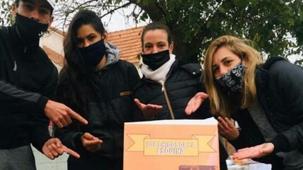 Los hermanos Jan junto a sus parejas en el mismo proyecto. Los hermanos Jan junto a sus parejas en el mismo proyecto.