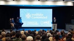 El intendente Federico Otermín, junto al rector de la UNLZ, Diego Molea.