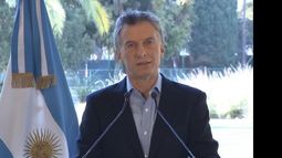 Macri, dos minutos y más deuda externa