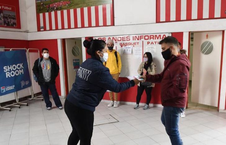 A partir de hoy, embarazadas y mayores de 50 tienen vacuna libre.