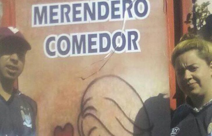 Bety siempre está acompañada por su familia en esta labor.