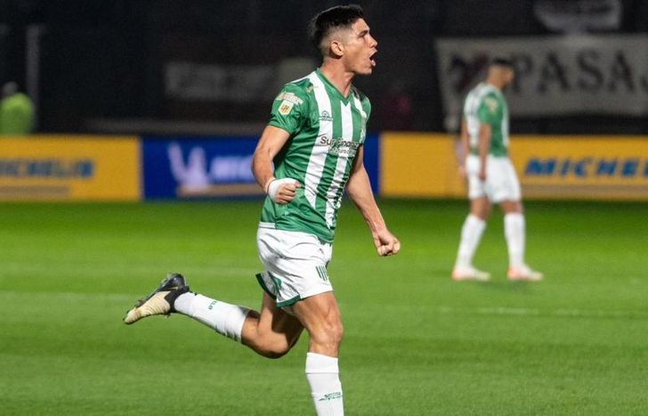 Sepúlveda festeja el 1-0 en Vicente López.