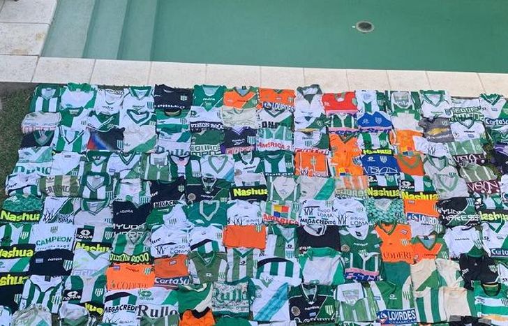 Más de 230 camisetas componen este museo banfileño.