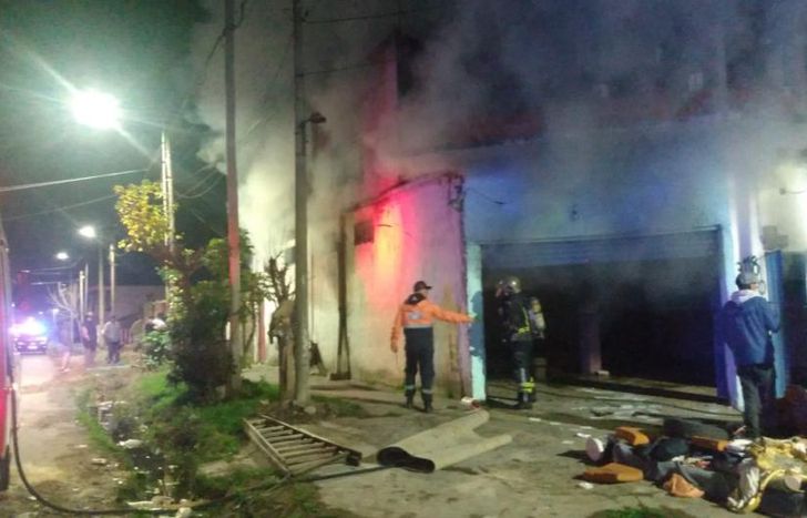Un incendio en Ingeniero Budge se cobró la vida de un perro.