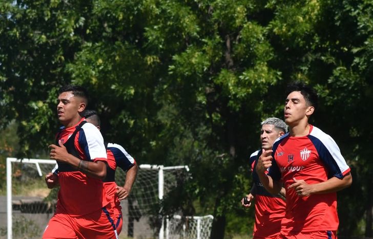 Talleres piensa en el inicio del torneo de la Primera B.