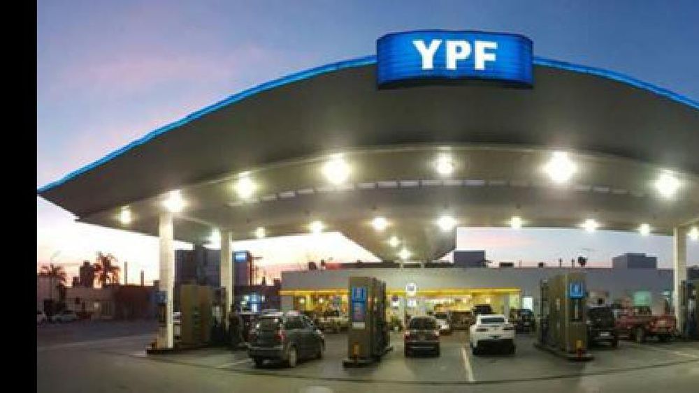 Desde hoy YPF aumentó el precio de sus combustibles