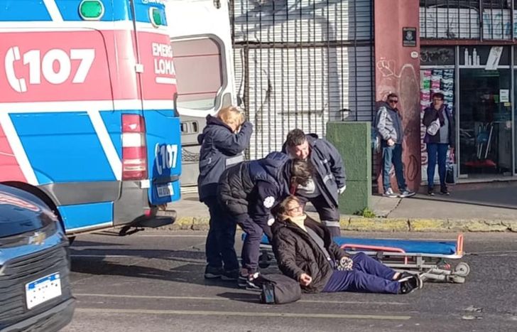 Personal de Emergencias 107 de Lomas se presentó rapidamente en el lugar.