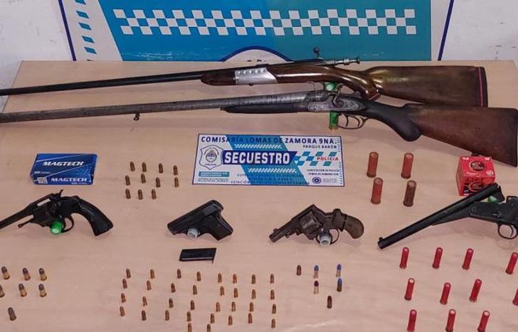 El arsenal encontrado por la Policía en la casa del detenido.
