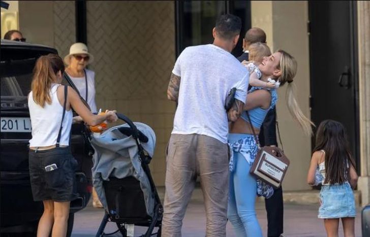 Rodrigo de Paul y Tini Stoessel se reencontraron en Madrid.