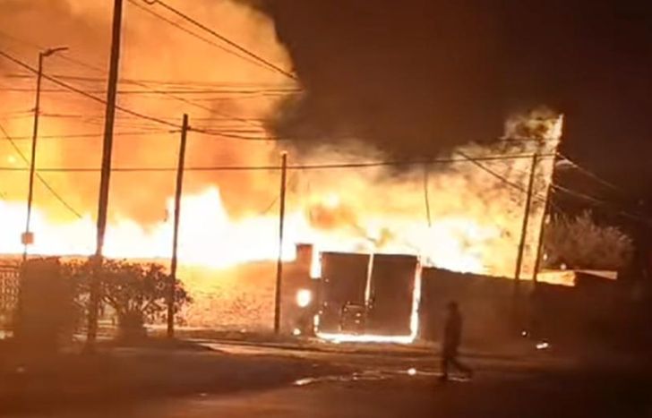 Ocurrió esta madrugada. Los Bomberos de Lomas trabajaron más de cuatro horas.