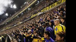 Hubo protestas de los hinchas que se quedaron sin entradas.