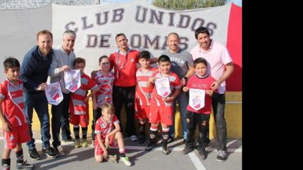 unidos de lomas fue local en su cancha construida por el municipio