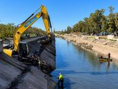 La limpieza de arroyos en Lomas es clave para mejorar el escurrimiento del agua.