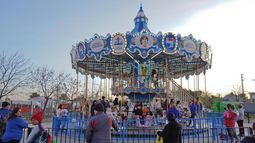 El carrousel tiene imágenes de Maradona y la Copa del Mundo.
