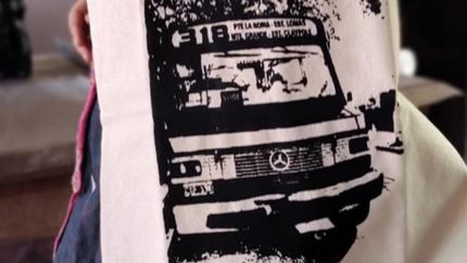 La iniciativa pretende llevar en una bolsa imágenes de líneas de colectivos de la zona.