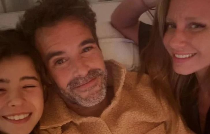 Nicolás Cabré con Rufina y Rocío Pardo.