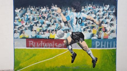 Diego y la pelota quedarán para siempre en una casa lomense.