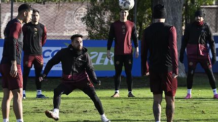 Lanús podría perder dos volantes del plantel en los próximos días. Lanús podría perder dos volantes del plantel en los próximos días.