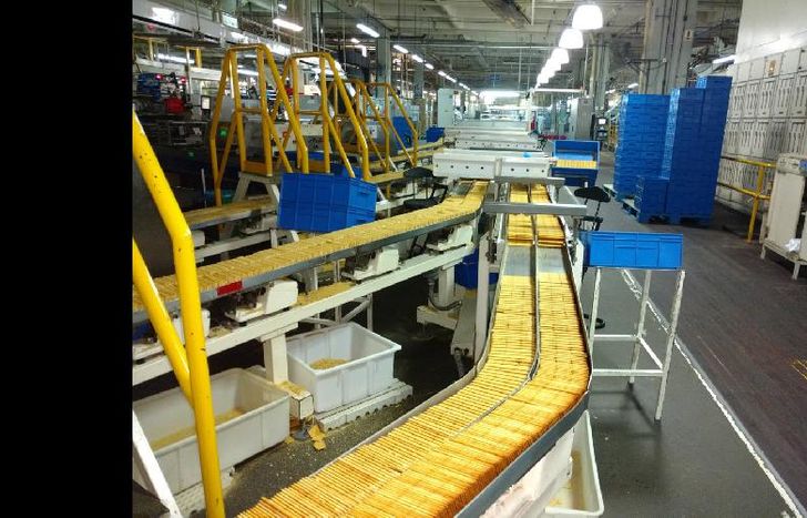 Las suspensiones se extenderían por seis meses con reducciones del 10% del salario.