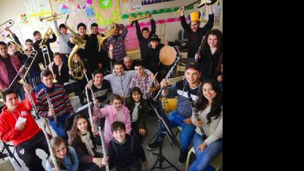 despiden a 100 profesores de orquestas y coros populares